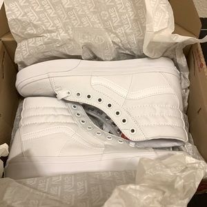 Never worn, bought these for my sister but they didn’t fit her.